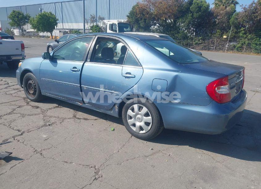 Photo 3 of 2002 Toyota Camry LE (VIN JTDBE32K520033900)