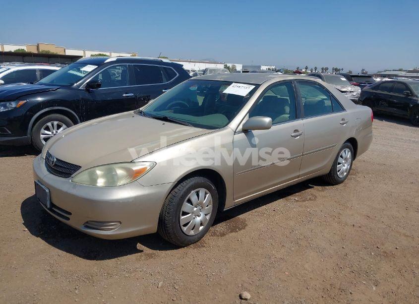 Photo 2 of 2002 Toyota Camry LE (VIN JTDBE32K520105405)