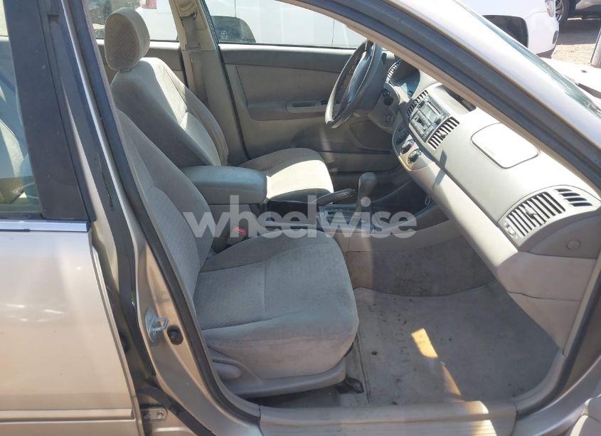 Photo 5 of 2002 Toyota Camry LE (VIN JTDBE32K520105405)