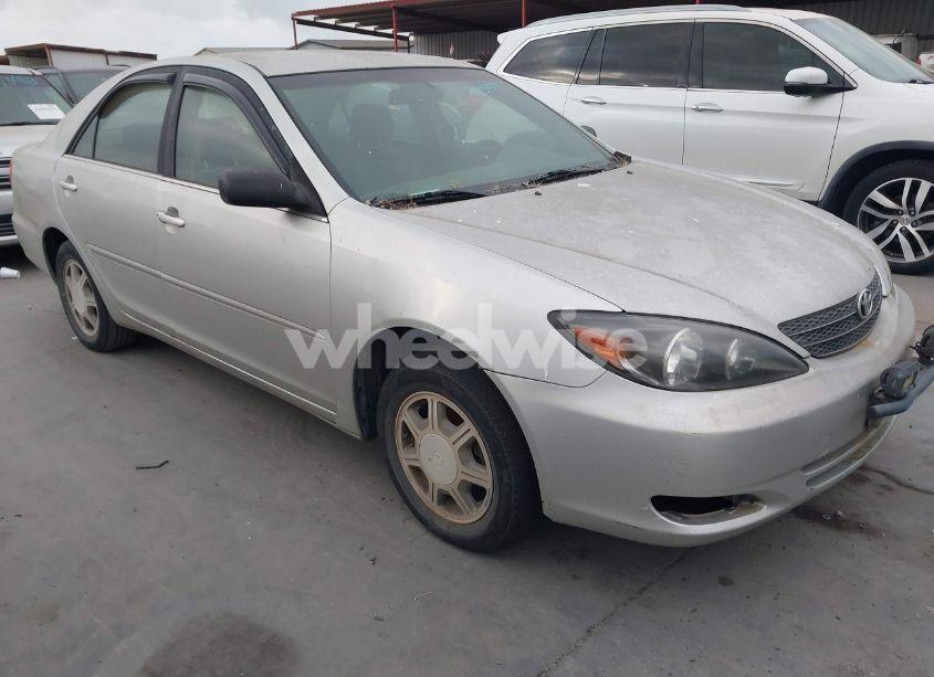 2003 Toyota Camry LE (VIN JTDBE32K530182373) main photo