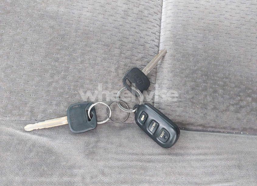 Photo 11 of 2003 Toyota Camry LE (VIN JTDBE32K530182373)