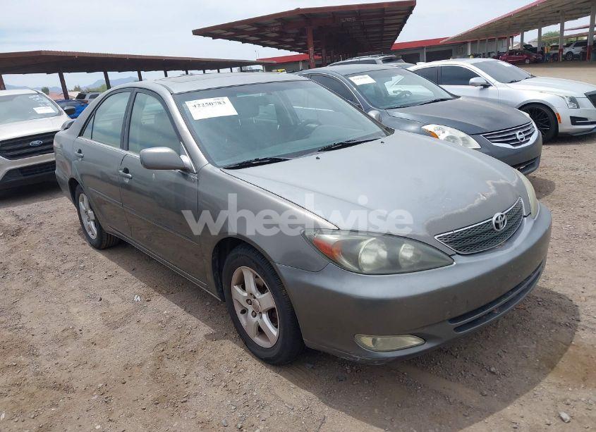 2003 Toyota Camry SE (VIN JTDBE32K530236769) main photo