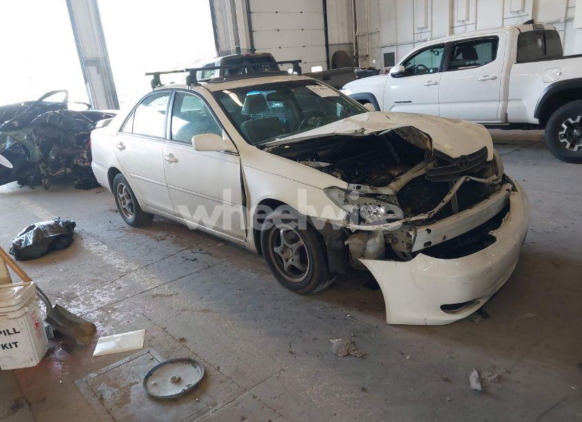 2004 Toyota Camry LE (VIN JTDBE32K540257588) main photo