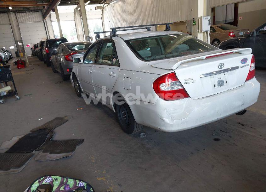 Photo 3 of 2004 Toyota Camry LE (VIN JTDBE32K540257588)