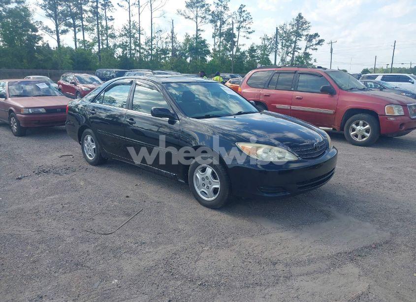 2002 Toyota Camry LE (VIN JTDBE32K720027774) main photo