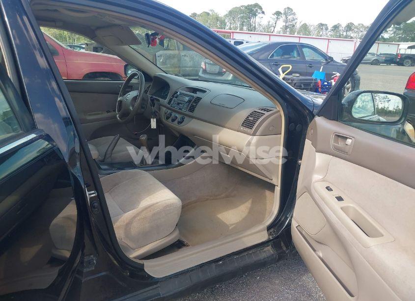 Photo 5 of 2002 Toyota Camry LE (VIN JTDBE32K720027774)