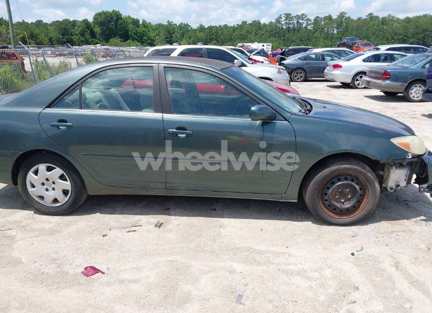 2002 Toyota Camry LE (VIN JTDBE32K720040038) main photo