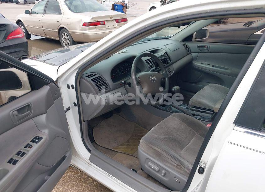 Photo 14 of 2004 Toyota Camry LE/SE/STD/XLE (VIN JTDBE32K740258869)