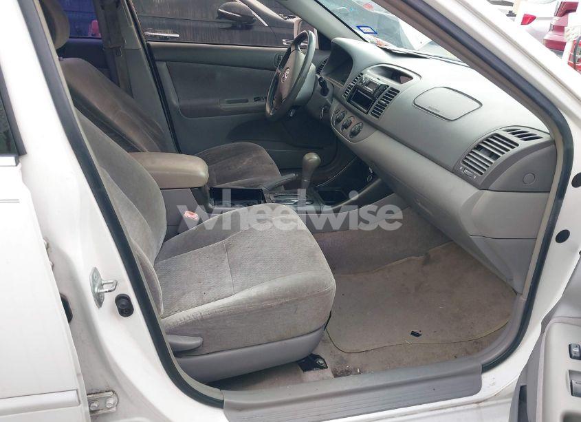 Photo 5 of 2004 Toyota Camry LE/SE/STD/XLE (VIN JTDBE32K740258869)