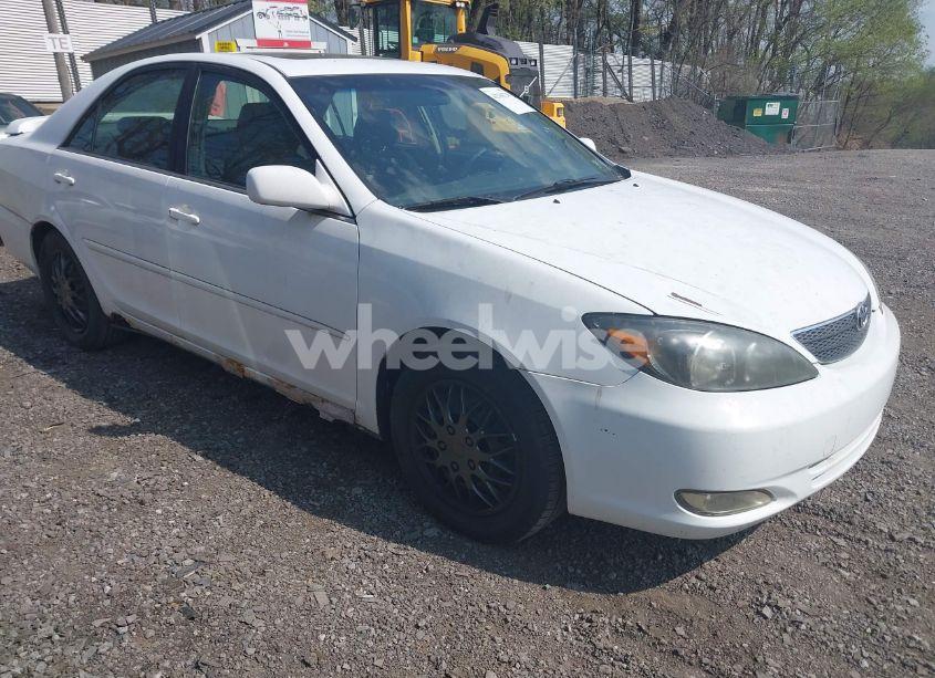 2003 Toyota Camry SE (VIN JTDBE32K830222476) main photo