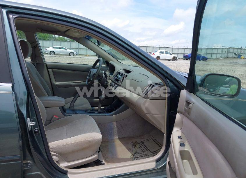 Photo 5 of 2002 Toyota Camry LE (VIN JTDBE32K920007008)