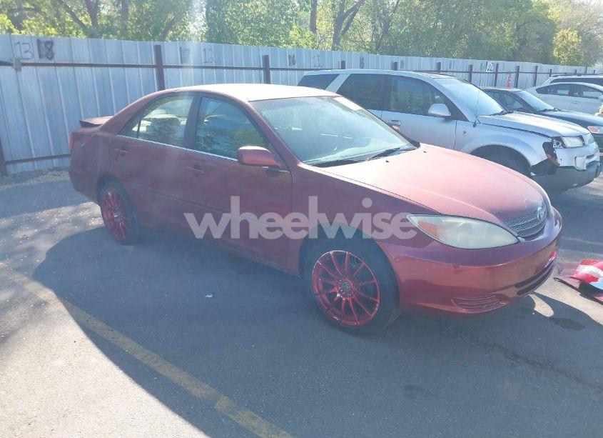 2002 Toyota Camry LE (VIN JTDBE32K920042180) main photo