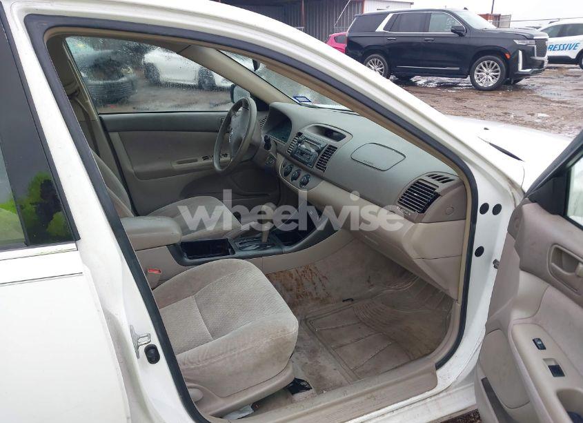 Photo 5 of 2002 Toyota Camry LE (VIN JTDBE32K920110820)