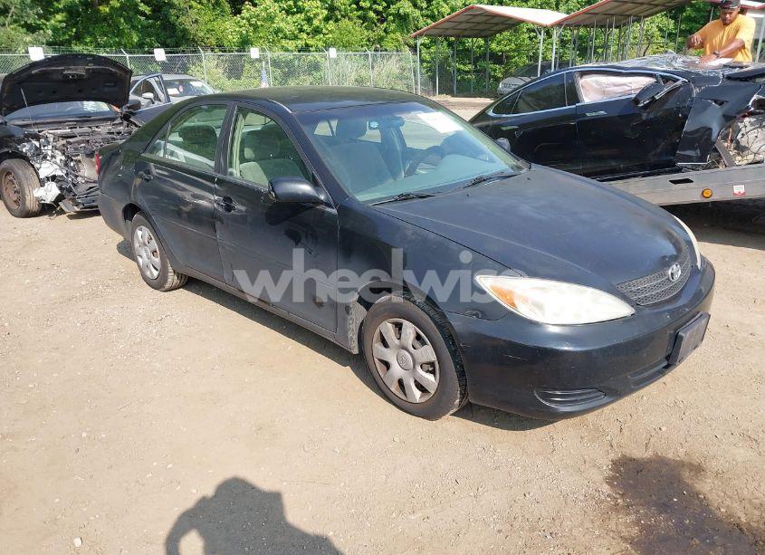 2004 Toyota Camry LE (VIN JTDBE32K940265886) main photo