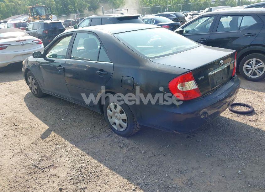 Photo 3 of 2004 Toyota Camry LE (VIN JTDBE32K940265886)