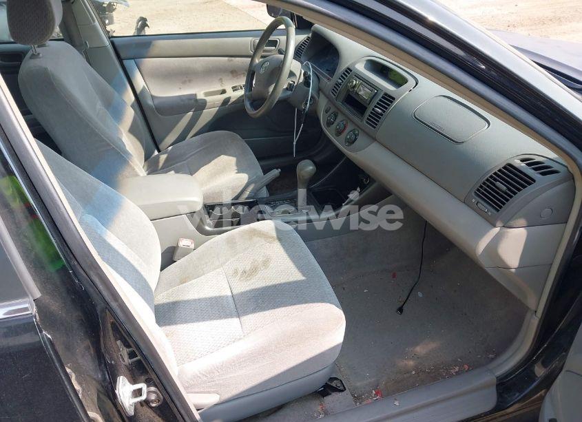 Photo 5 of 2004 Toyota Camry LE (VIN JTDBE32K940265886)