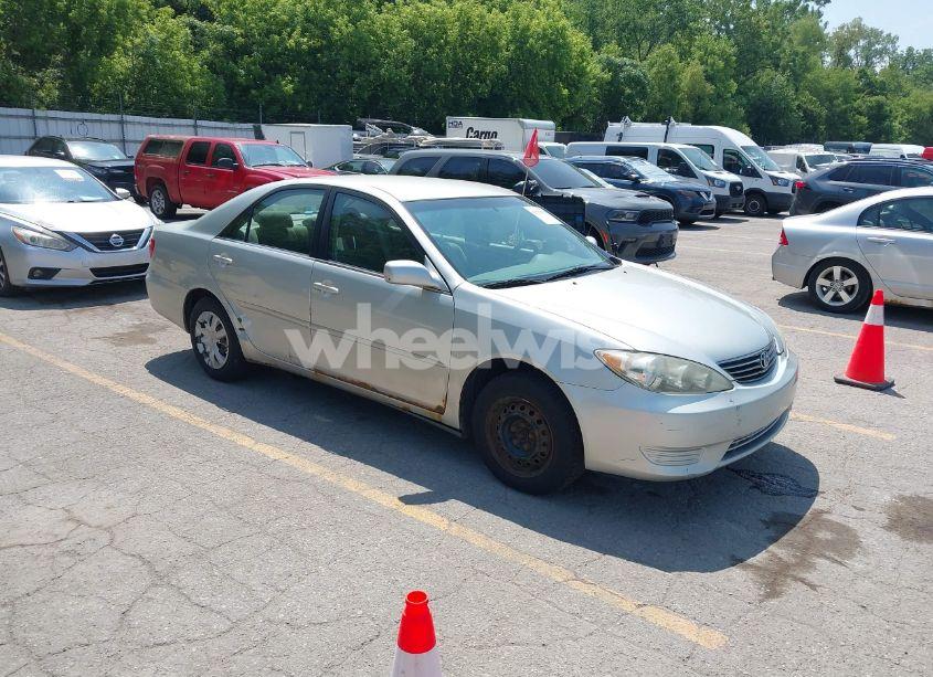 2005 Toyota Camry LE (VIN JTDBE32K953030937) main photo