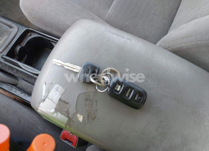 Photo 11 of 2005 Toyota Camry LE (VIN JTDBE32K953030937)