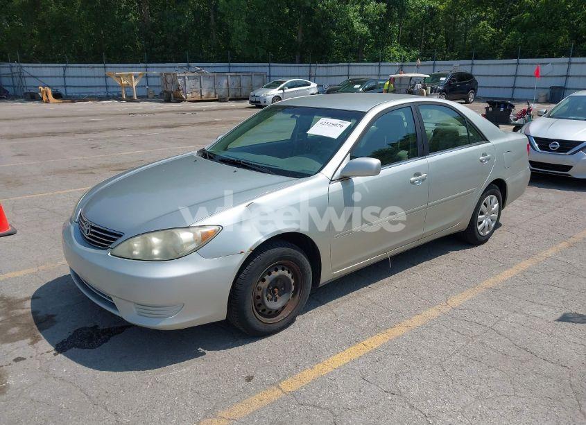 Photo 2 of 2005 Toyota Camry LE (VIN JTDBE32K953030937)