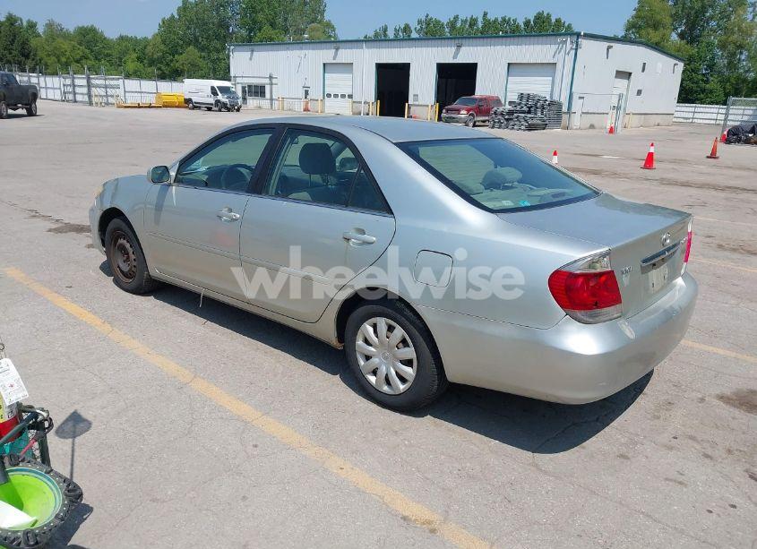 Photo 3 of 2005 Toyota Camry LE (VIN JTDBE32K953030937)