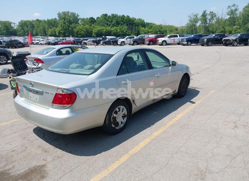 Photo 4 of 2005 Toyota Camry LE (VIN JTDBE32K953030937)