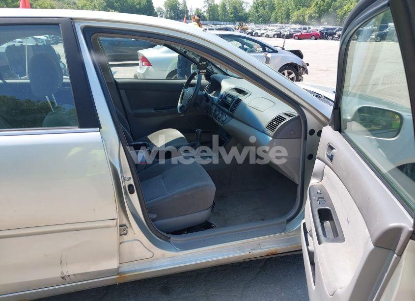 Photo 5 of 2005 Toyota Camry LE (VIN JTDBE32K953030937)