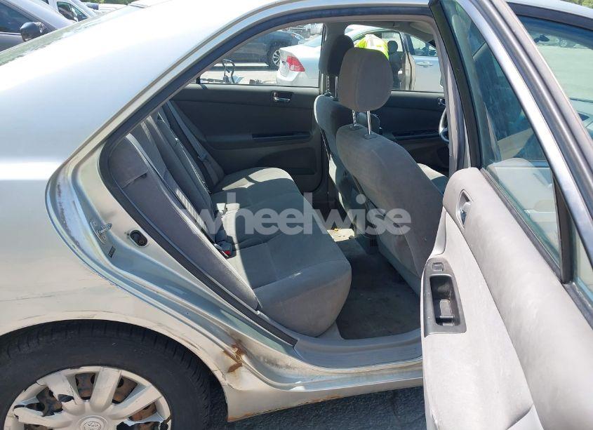 Photo 8 of 2005 Toyota Camry LE (VIN JTDBE32K953030937)