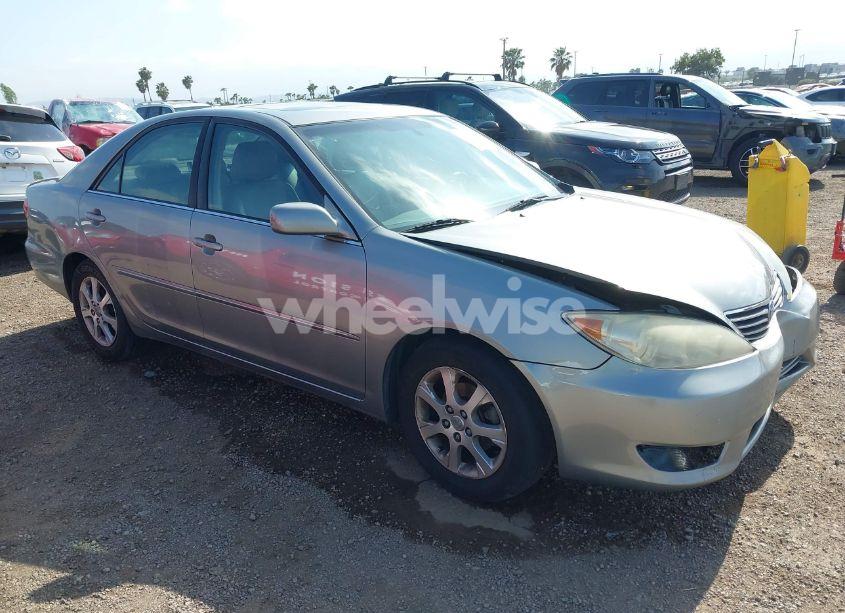 2005 Toyota Camry XLE (VIN JTDBE32K953035653) main photo
