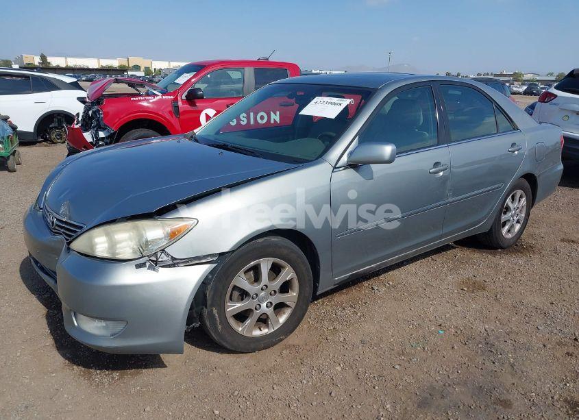 Photo 2 of 2005 Toyota Camry XLE (VIN JTDBE32K953035653)