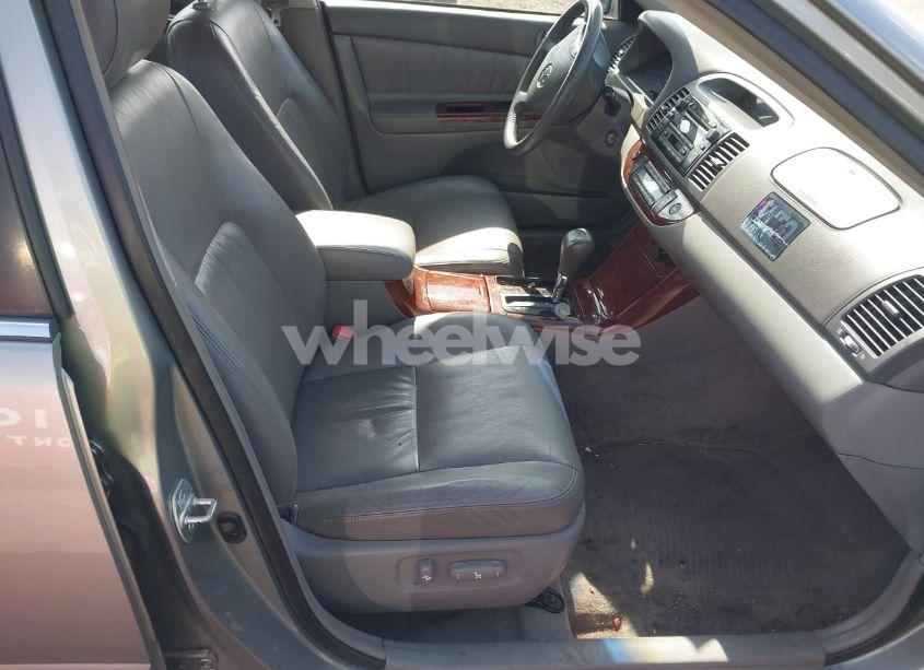 Photo 5 of 2005 Toyota Camry XLE (VIN JTDBE32K953035653)