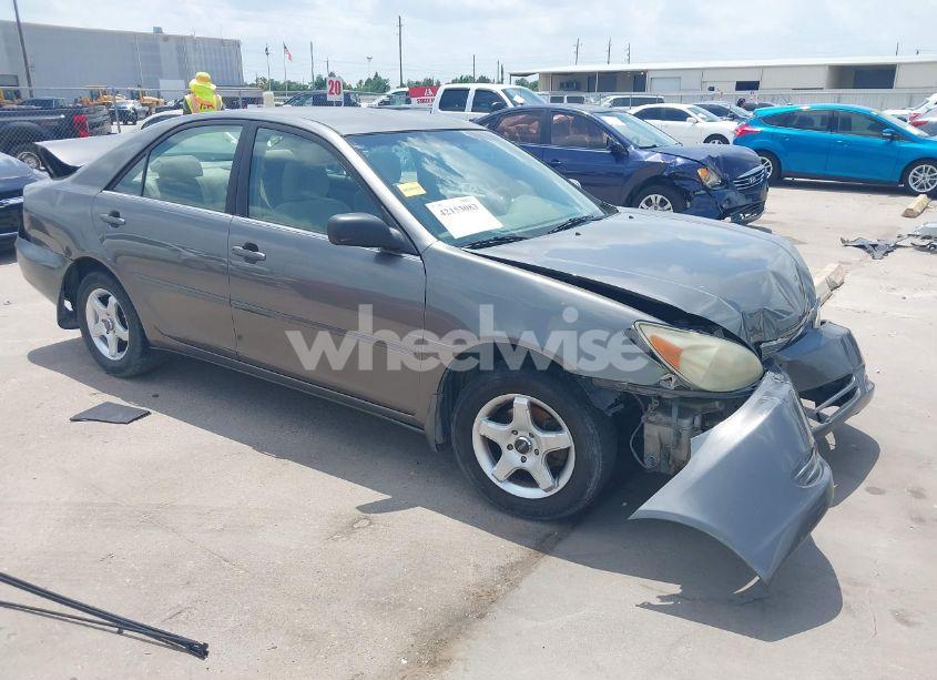2002 Toyota Camry LE (VIN JTDBE32KX20007521) main photo