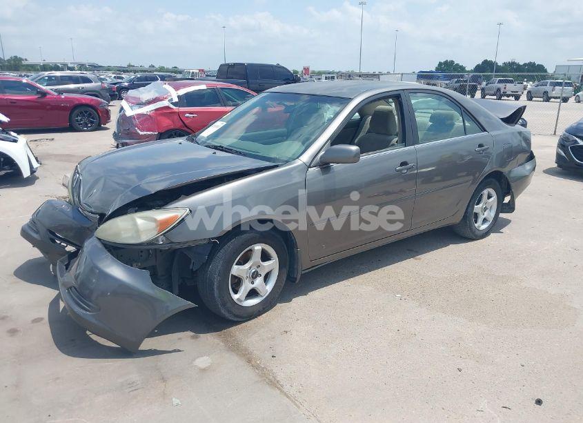 Photo 2 of 2002 Toyota Camry LE (VIN JTDBE32KX20007521)