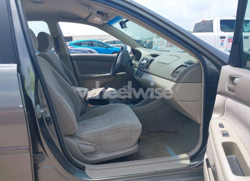 Photo 5 of 2002 Toyota Camry LE (VIN JTDBE32KX20007521)