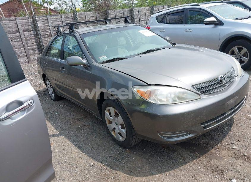 2002 Toyota Camry LE (VIN JTDBE32KX20070778) main photo
