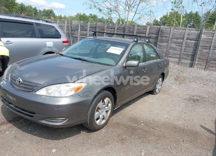 Photo 2 of 2002 Toyota Camry LE (VIN JTDBE32KX20070778)
