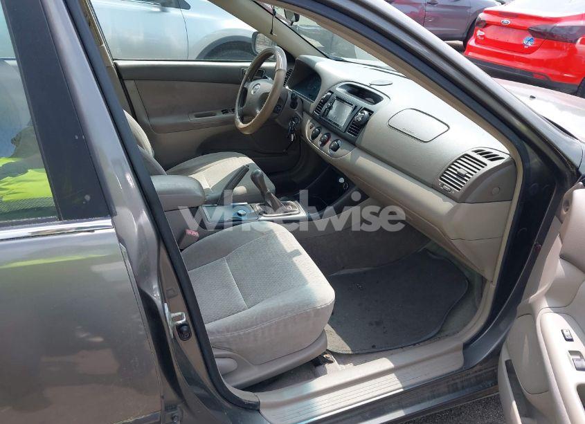 Photo 5 of 2002 Toyota Camry LE (VIN JTDBE32KX20070778)