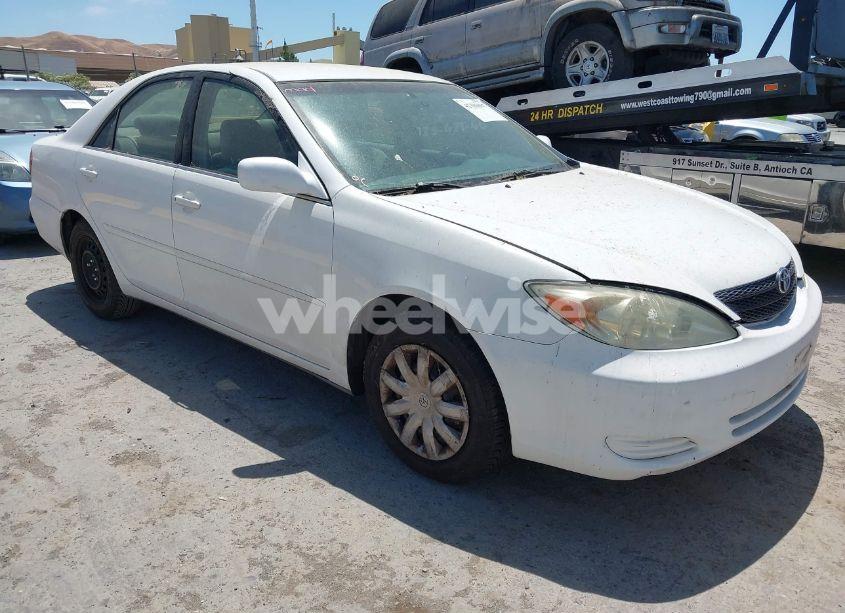 2003 Toyota Camry LE (VIN JTDBE32KX30233737) main photo