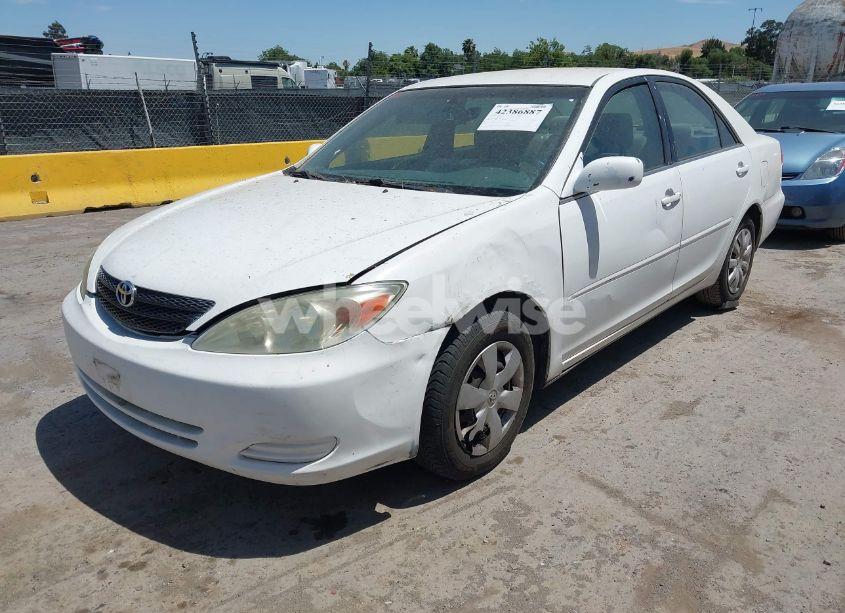 Photo 2 of 2003 Toyota Camry LE (VIN JTDBE32KX30233737)