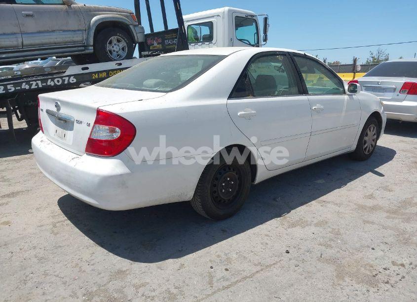 Photo 4 of 2003 Toyota Camry LE (VIN JTDBE32KX30233737)