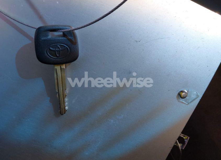 Photo 11 of 2005 Toyota Camry STD (VIN JTDBE32KX53026380)