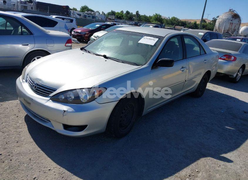 Photo 2 of 2005 Toyota Camry STD (VIN JTDBE32KX53026380)