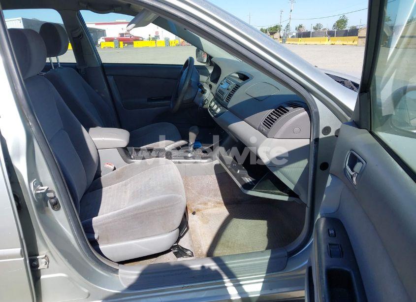 Photo 5 of 2005 Toyota Camry STD (VIN JTDBE32KX53026380)