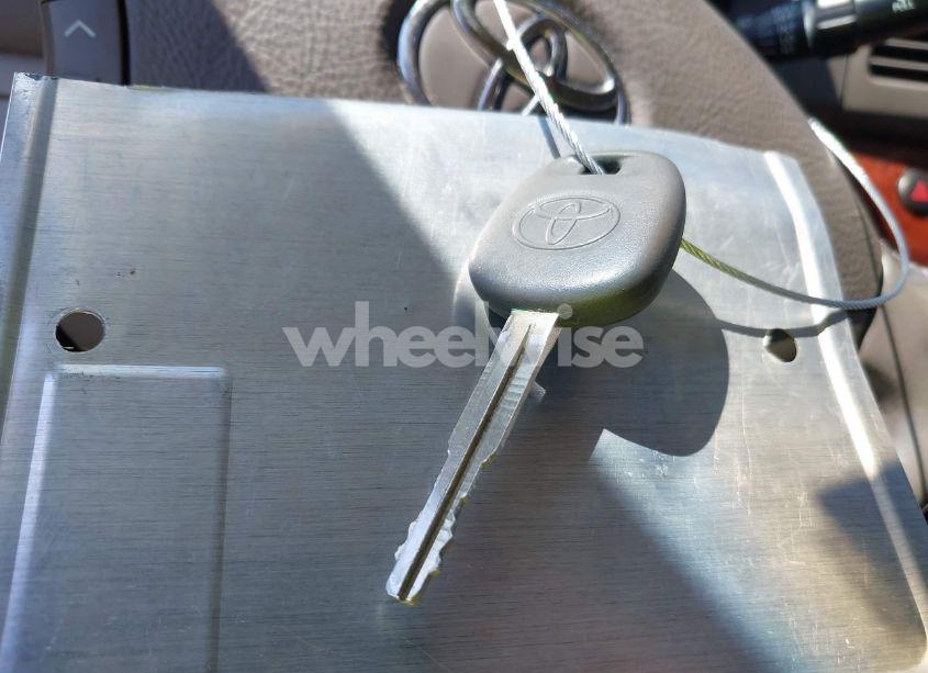 Photo 11 of 2005 Toyota Camry XLE V6 (VIN JTDBF30K550163390)