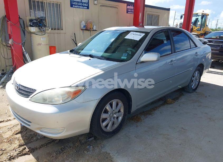 Photo 2 of 2002 Toyota Camry XLE V6 (VIN JTDBF30K820022437)