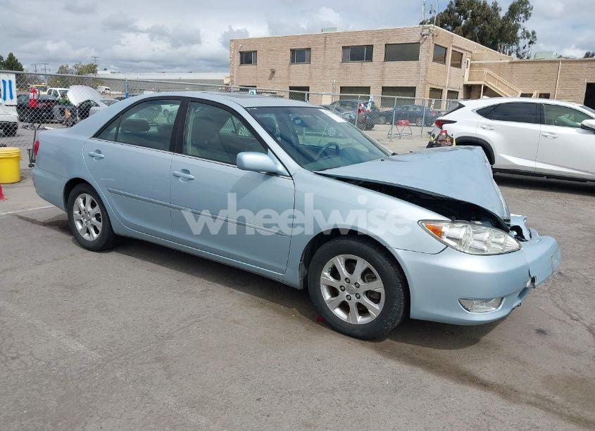 2005 Toyota Camry XLE V6 (VIN JTDBF30K850166302) main photo