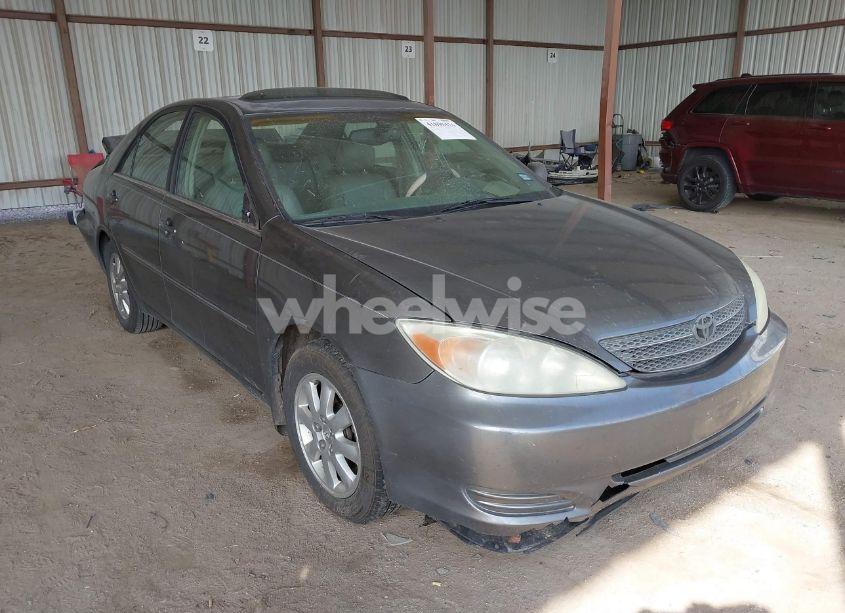 2003 Toyota Camry XLE V6 (VIN JTDBF32K030146118) main photo