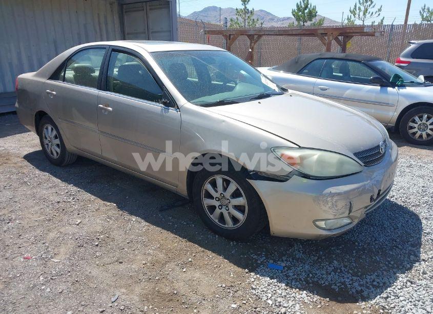 2004 Toyota Camry XLE V6 (VIN JTDBF32K140152690) main photo