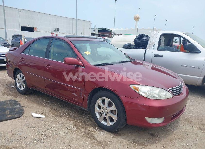 2005 Toyota Camry XLE V6 (VIN JTDBF32K650165100) main photo