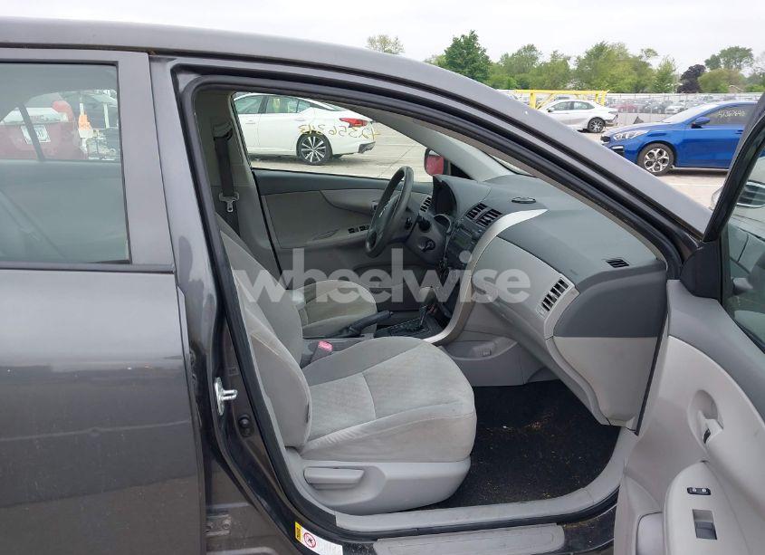 Photo 5 of 2009 Toyota Corolla LE (VIN JTDBL40E299061183)