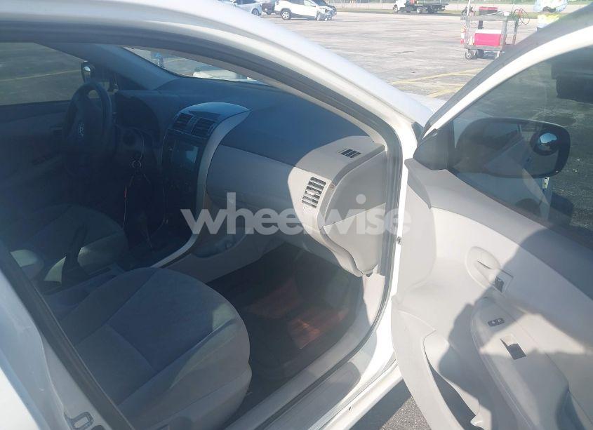 Photo 5 of 2009 Toyota Corolla LE (VIN JTDBL40E49J008239)